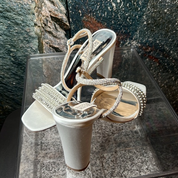 Badgley Mischka Kari Block Heel - Picture 8 of 16